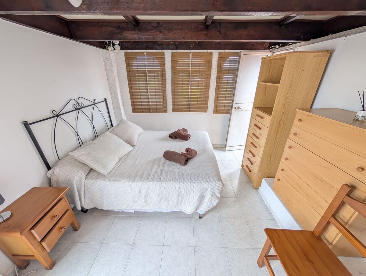 3 soveværelse Semi-Rækkehus til salg i El Rosario med swimmingpool - € 565.000 (Ref: 9506212)