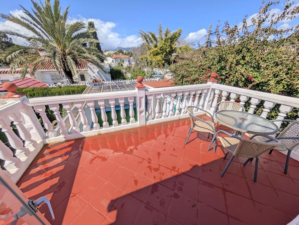 3 soveværelse Semi-Rækkehus til salg i El Rosario med swimmingpool - € 565.000 (Ref: 9506212)