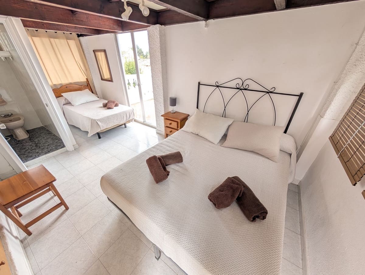 3 soveværelse Semi-Rækkehus til salg i El Rosario med swimmingpool - € 565.000 (Ref: 9506212)