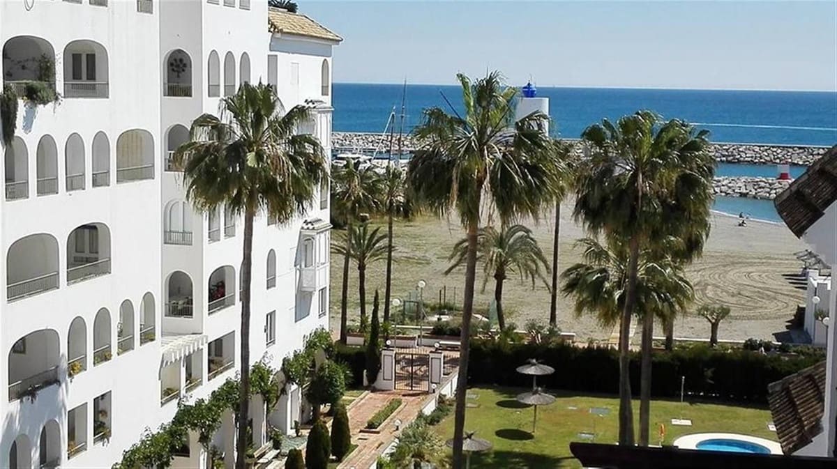 1 bedroom Apartment for sale in La Duquesa / Puerto de la Duquesa with pool garage - € 305,000 (Ref: 9506275)