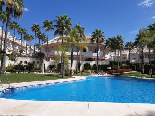 3 soverom Hus til salgs i Las Chapas - El Rosario, Marbella med svømmebasseng - € 850 000 (Ref: 9506321)