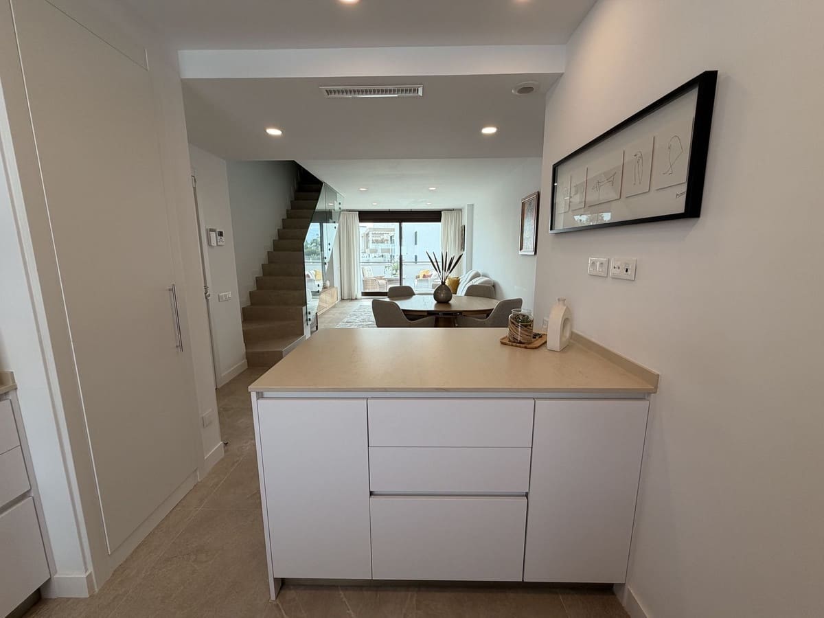 3 sovrum Takvåning till salu i Estepona med pool garage - 899 000 € (Ref: 9506375)