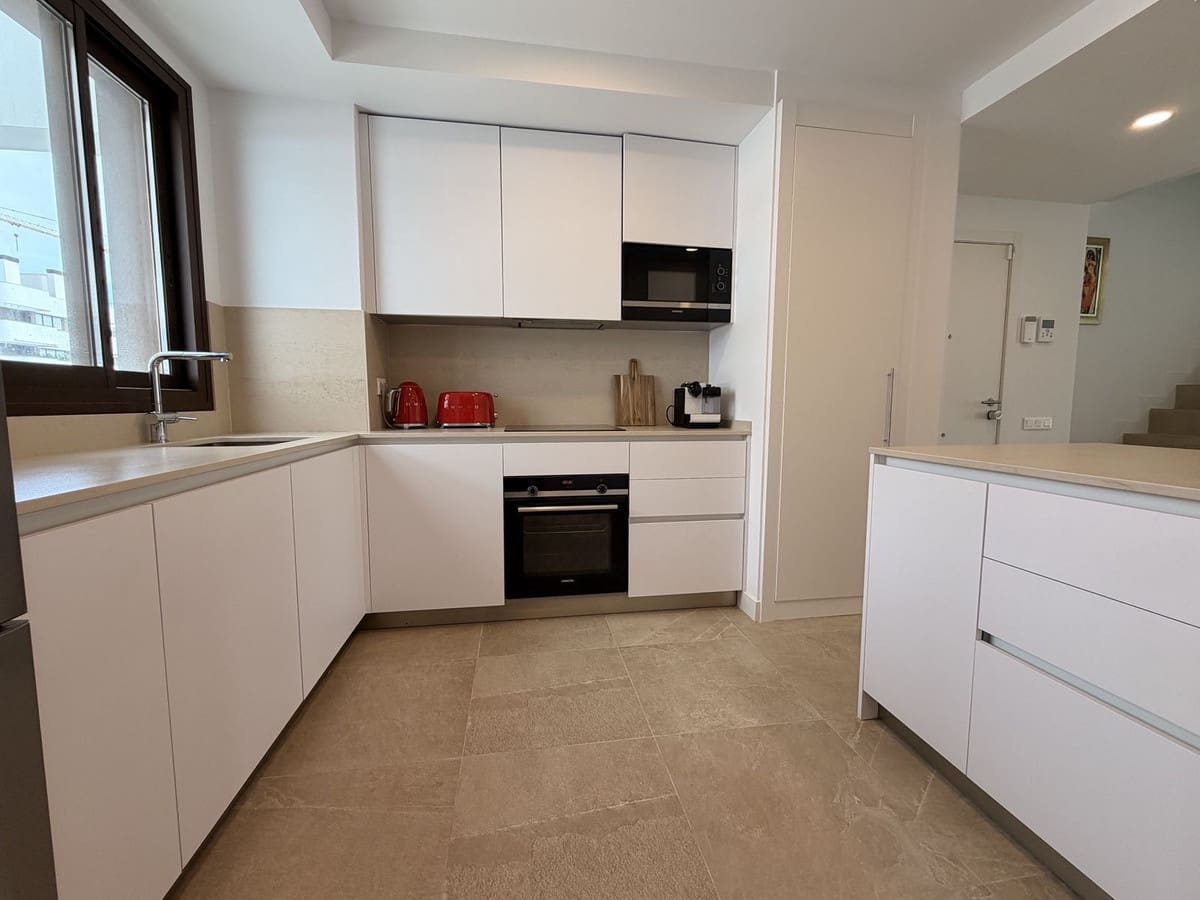 3 sovrum Takvåning till salu i Estepona med pool garage - 899 000 € (Ref: 9506375)