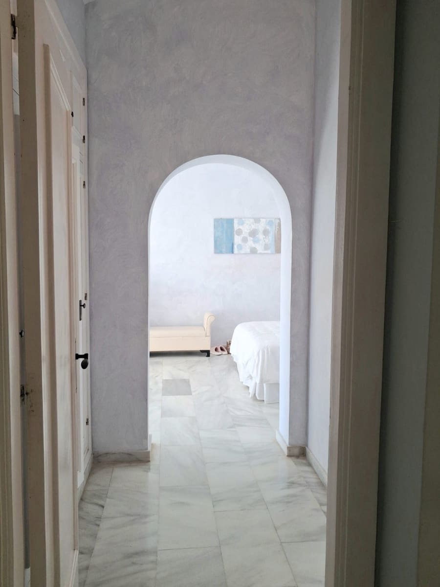 4 bedroom Villa for sale in Calahonda with pool garage - € 950,000 (Ref: 9506394)