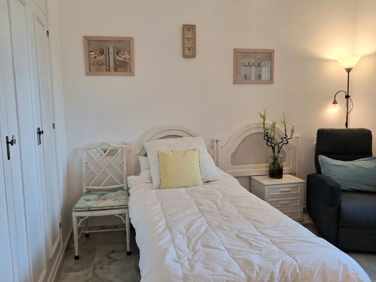 4 bedroom Villa for sale in Calahonda with pool garage - € 950,000 (Ref: 9506394)