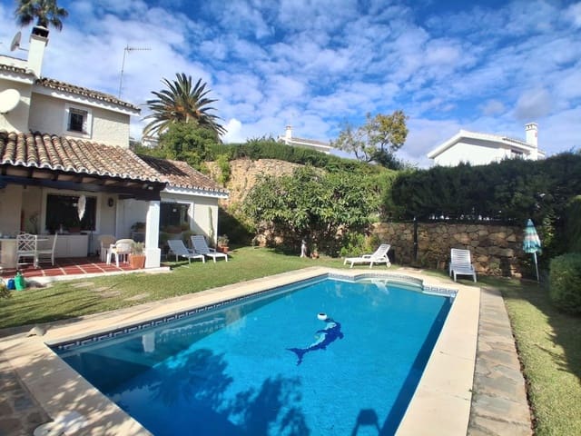 4 bedroom Villa for sale in Calahonda, Mijas with pool garage - € 950,000 (Ref: 9506394)