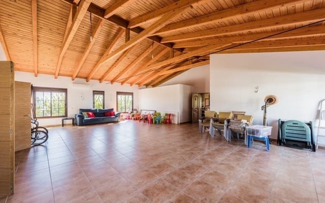 3 soveværelse Villa til salg i Estepona med swimmingpool - € 955.000 (Ref: 9506400)