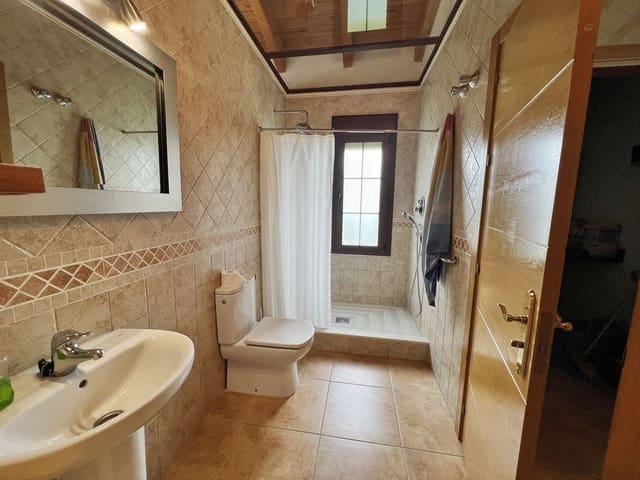 3 soveværelse Villa til salg i Estepona med swimmingpool - € 955.000 (Ref: 9506400)