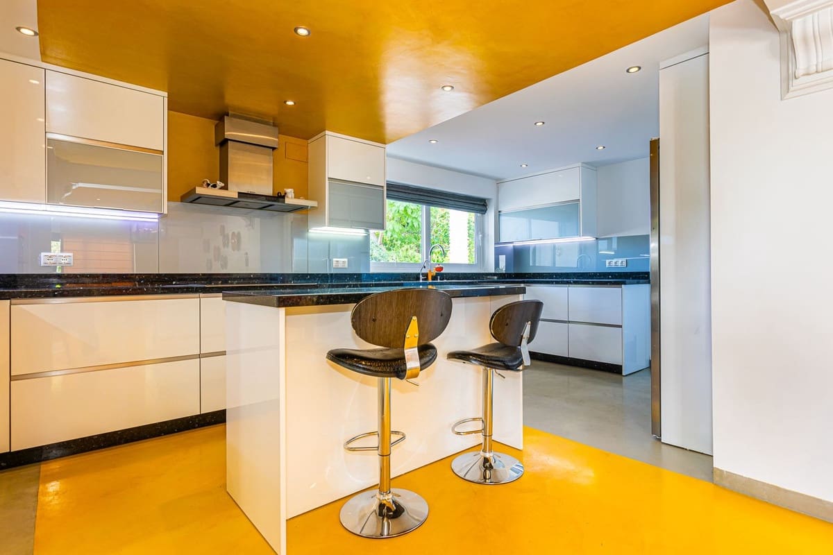 8 bedroom Villa for sale in Benalmadena with pool garage - € 8,000,000 (Ref: 9506532)