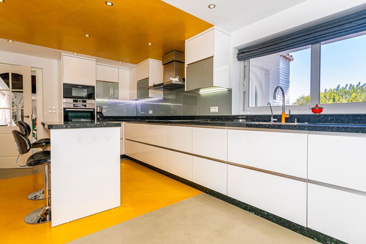 8 bedroom Villa for sale in Benalmadena with pool garage - € 8,000,000 (Ref: 9506532)