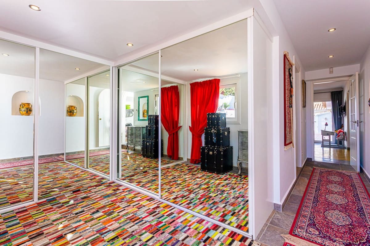 8 bedroom Villa for sale in Benalmadena with pool garage - € 8,000,000 (Ref: 9506532)