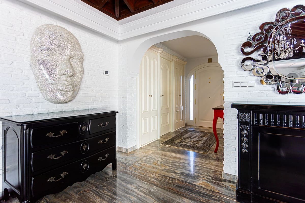 8 bedroom Villa for sale in Benalmadena with pool garage - € 8,000,000 (Ref: 9506532)