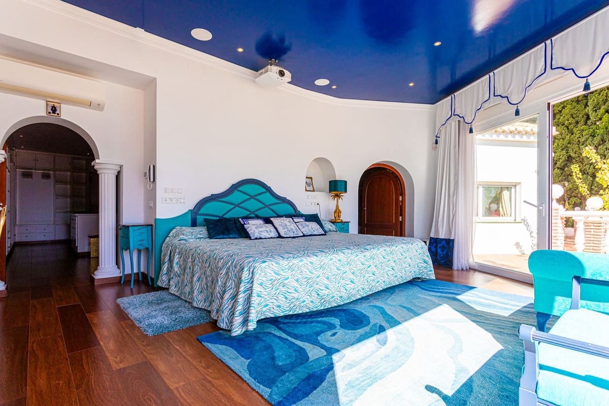 8 bedroom Villa for sale in Benalmadena with pool garage - € 8,000,000 (Ref: 9506532)