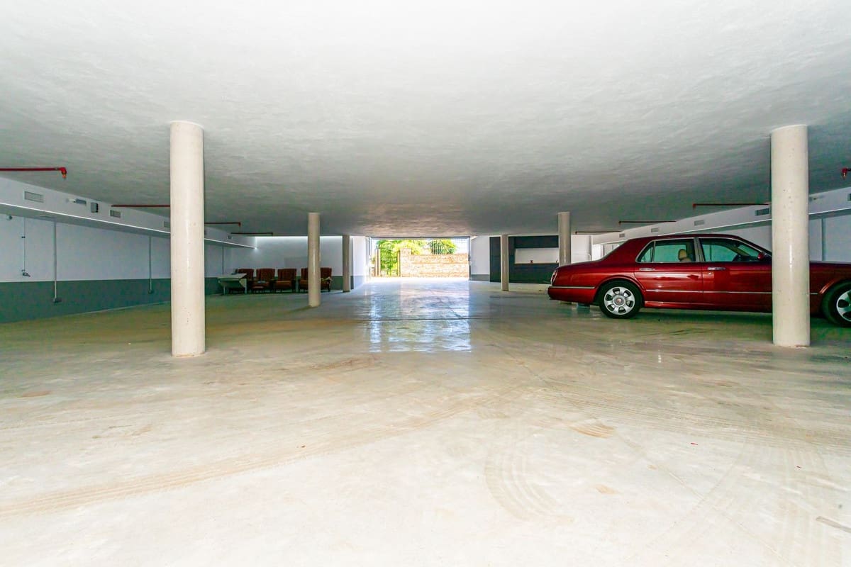 8 bedroom Villa for sale in Benalmadena with pool garage - € 8,000,000 (Ref: 9506532)