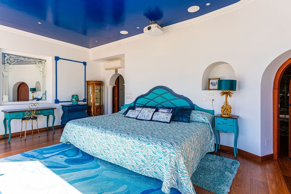 8 bedroom Villa for sale in Benalmadena with pool garage - € 8,000,000 (Ref: 9506532)