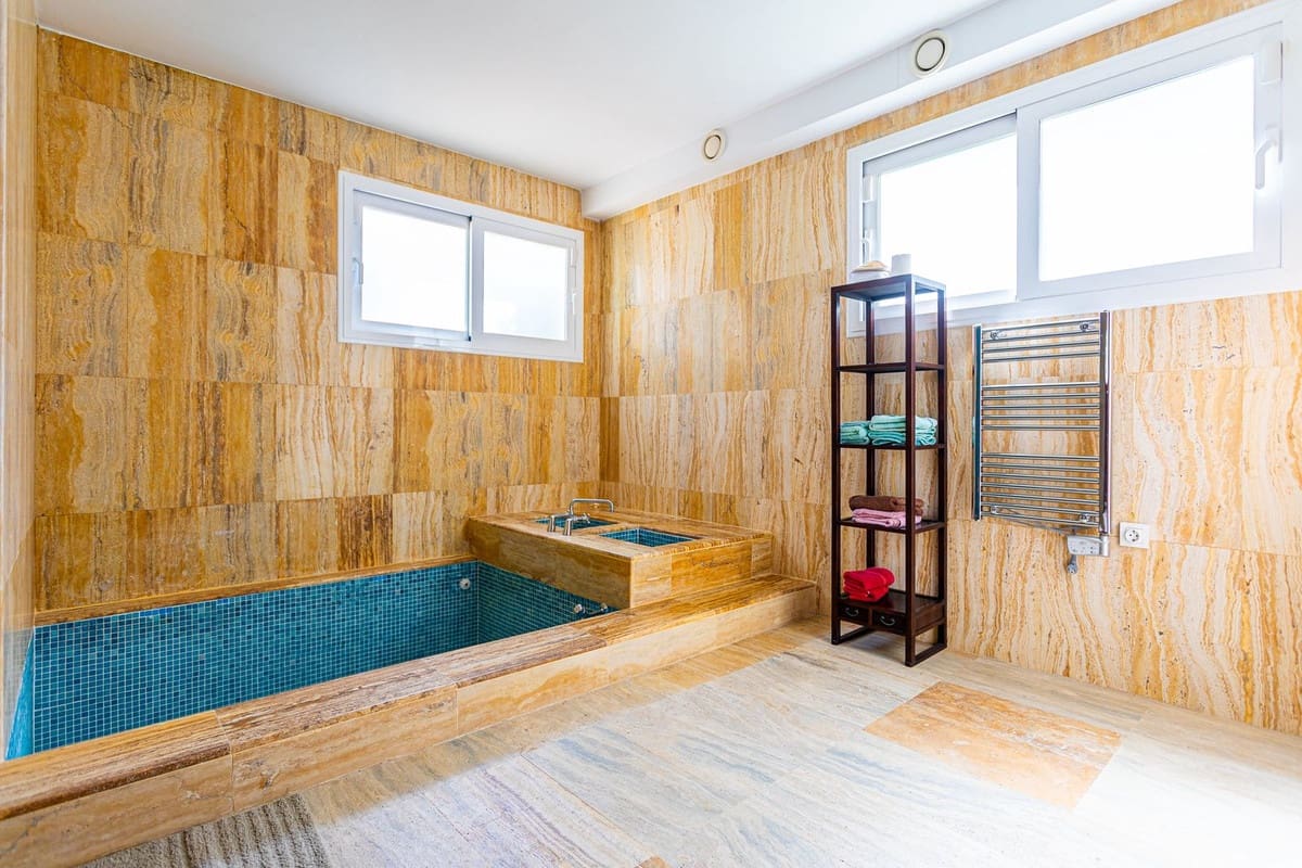 8 bedroom Villa for sale in Benalmadena with pool garage - € 8,000,000 (Ref: 9506532)