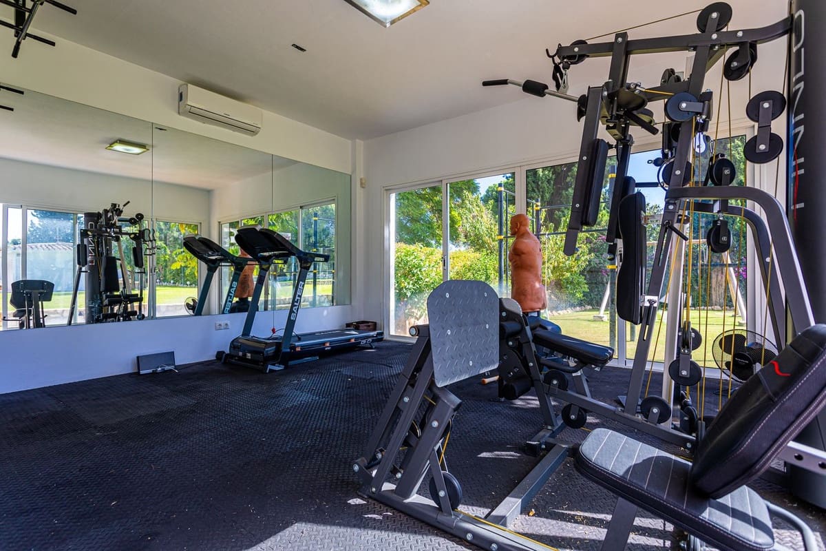 8 bedroom Villa for sale in Benalmadena with pool garage - € 8,000,000 (Ref: 9506532)