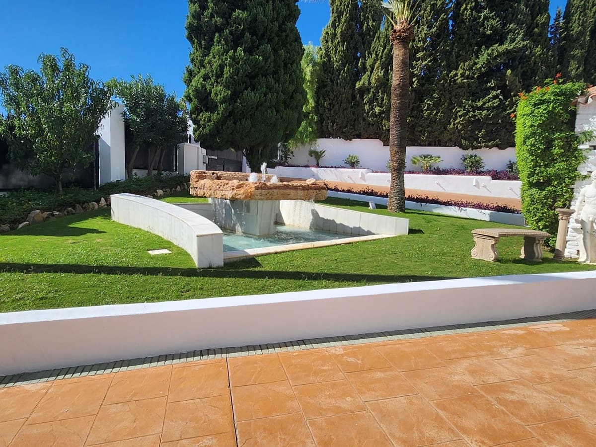8 bedroom Villa for sale in Benalmadena with pool garage - € 8,000,000 (Ref: 9506532)