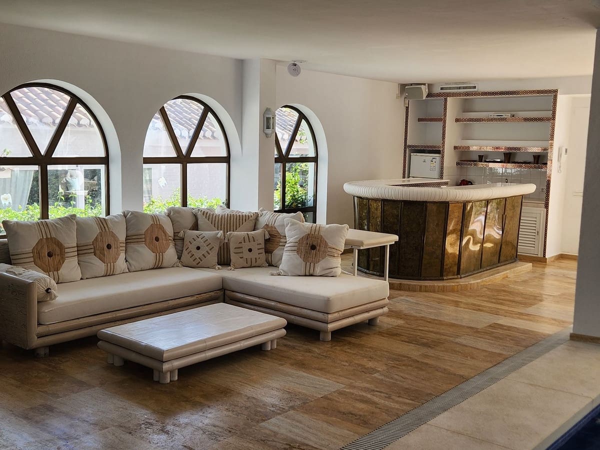 8 bedroom Villa for sale in Benalmadena with pool garage - € 8,000,000 (Ref: 9506532)