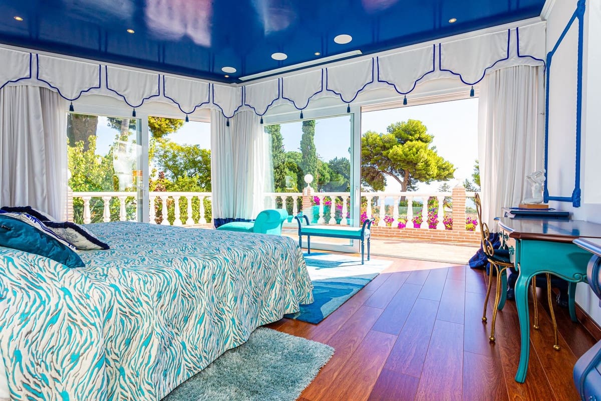 8 bedroom Villa for sale in Benalmadena with pool garage - € 8,000,000 (Ref: 9506532)