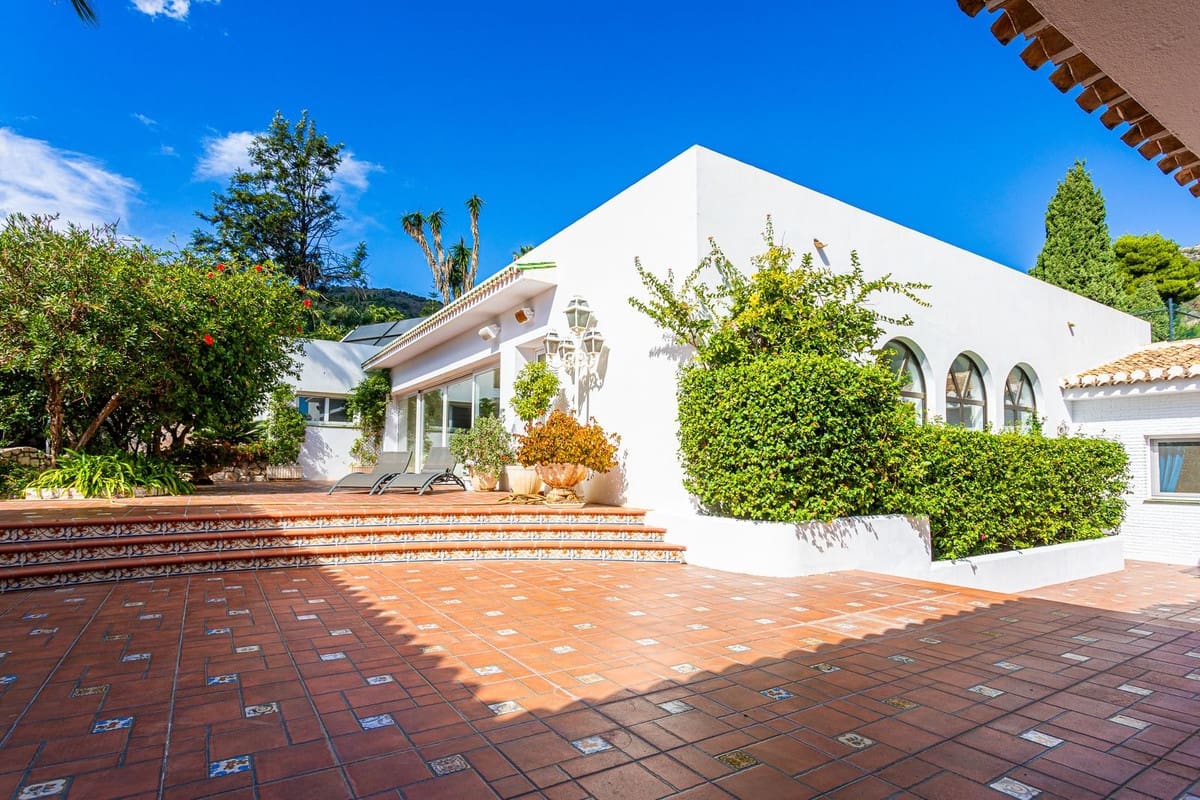 8 bedroom Villa for sale in Benalmadena with pool garage - € 8,000,000 (Ref: 9506532)