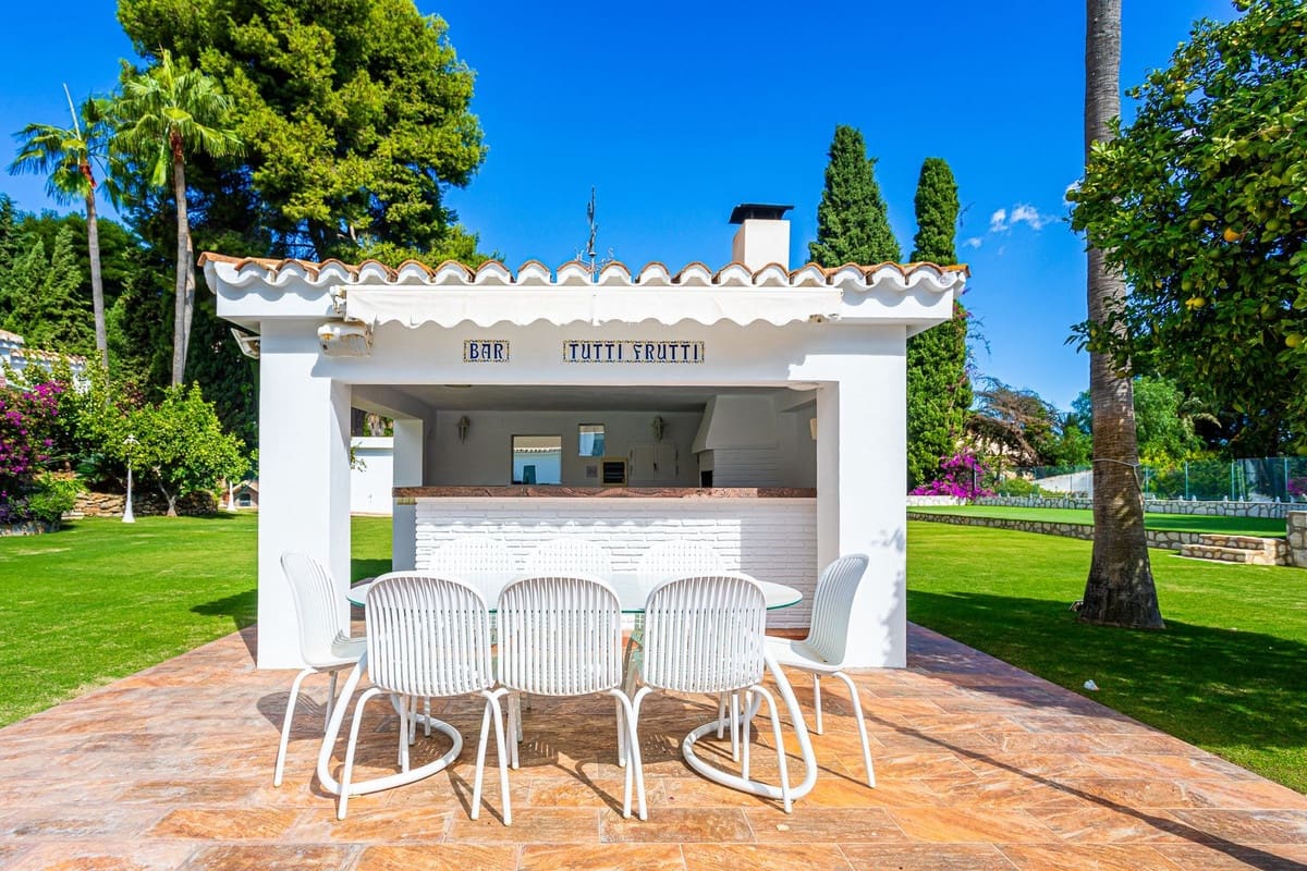 8 bedroom Villa for sale in Benalmadena with pool garage - € 8,000,000 (Ref: 9506532)