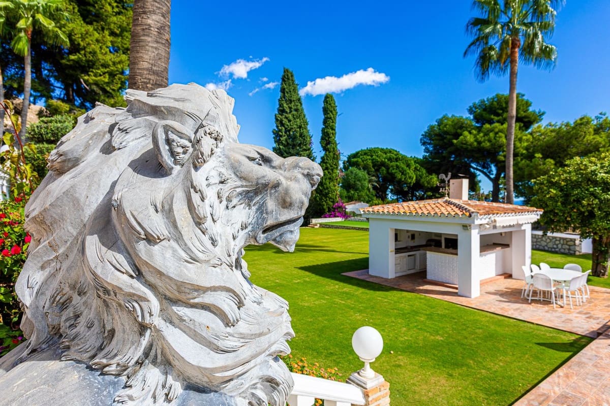 8 bedroom Villa for sale in Benalmadena with pool garage - € 8,000,000 (Ref: 9506532)