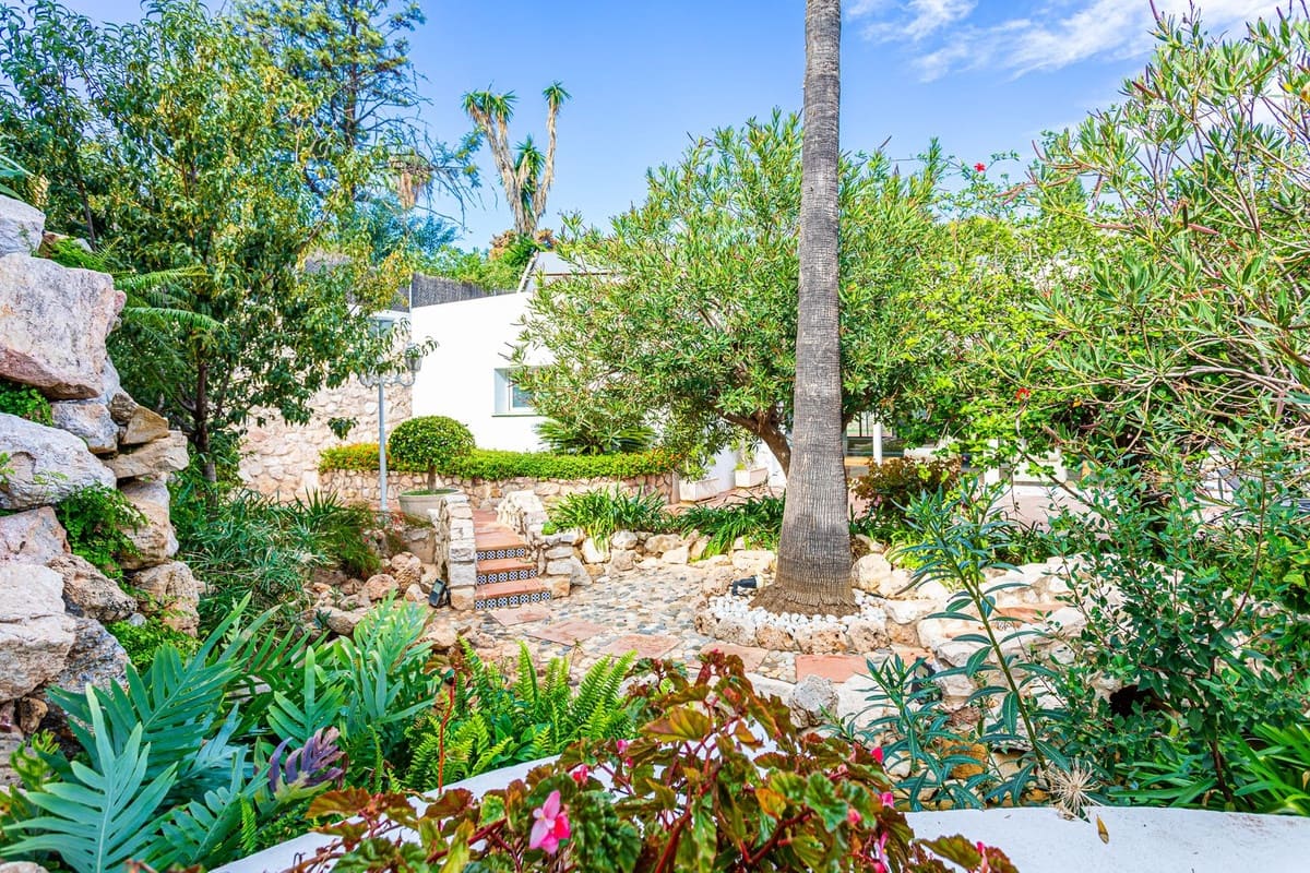 8 bedroom Villa for sale in Benalmadena with pool garage - € 8,000,000 (Ref: 9506532)