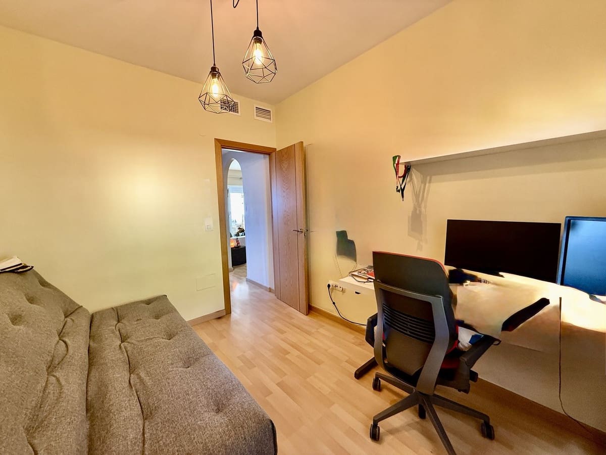 2 bedroom Apartment for sale in Benalmadena with pool garage - € 320,000 (Ref: 9506536)