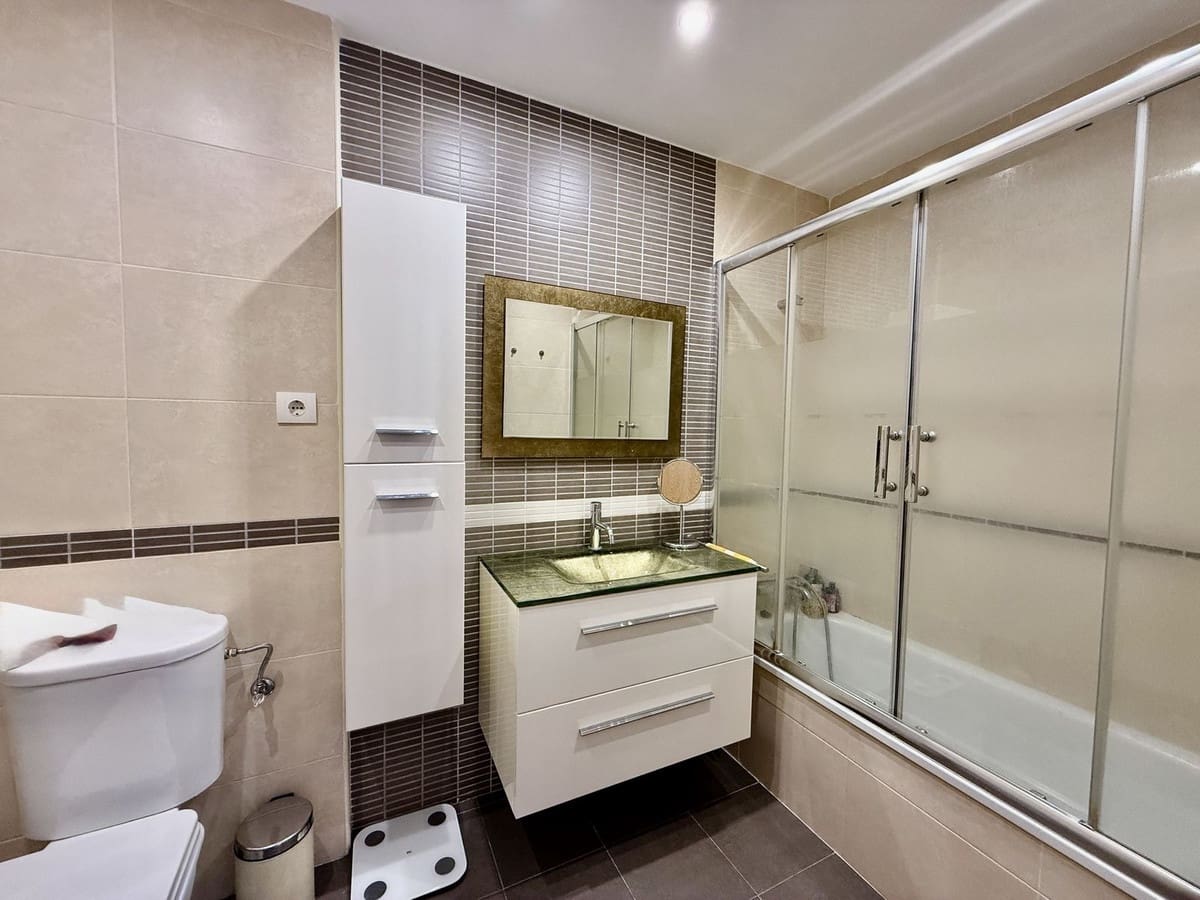 2 bedroom Apartment for sale in Benalmadena with pool garage - € 320,000 (Ref: 9506536)