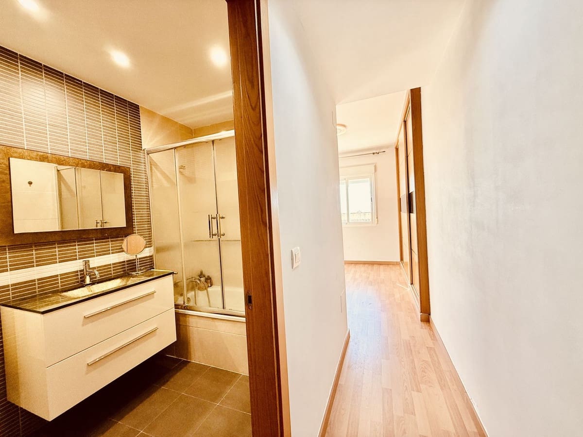 2 bedroom Apartment for sale in Benalmadena with pool garage - € 320,000 (Ref: 9506536)