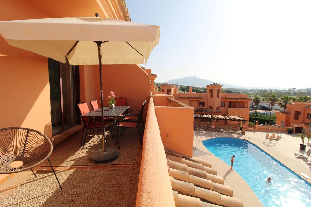 2 bedroom Apartment for sale in Benahavis with pool - € 310,000 (Ref: 9506540)