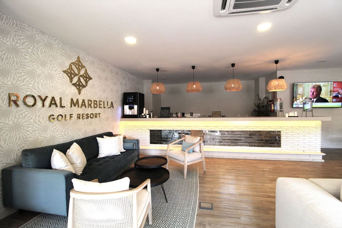 2 bedroom Apartment for sale in Benahavis with pool - € 310,000 (Ref: 9506540)