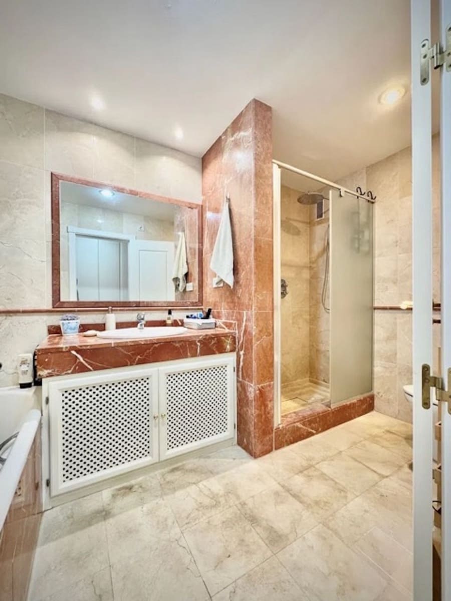 2 sypialnia Apartament na sprzedaż w Estepona z basenem garażem - 400 000 € (Ref: 9506544)