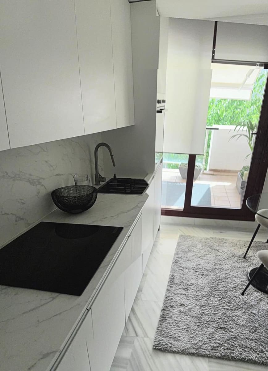 1 sypialnia Apartament na sprzedaż w Benahavis z basenem garażem - 310 000 € (Ref: 9506545)