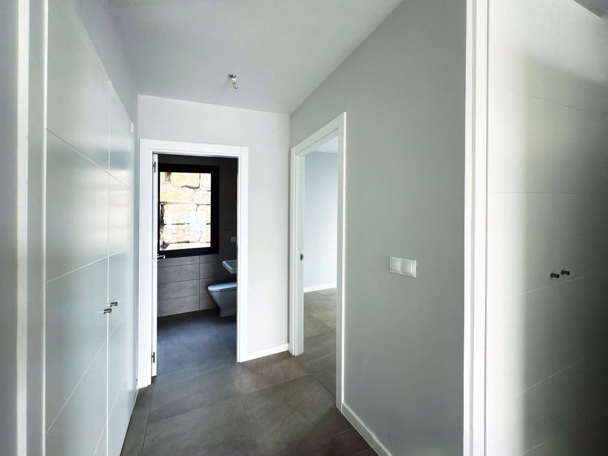 4 makuuhuone Paritalo myytävänä paikassa Riviera del Sol mukana uima-altaan 
autotalli - 599 000 € (Ref: 9506548)