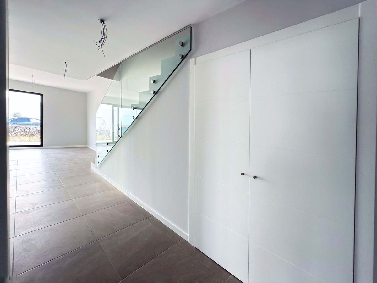 4 makuuhuone Paritalo myytävänä paikassa Riviera del Sol mukana uima-altaan 
autotalli - 599 000 € (Ref: 9506548)