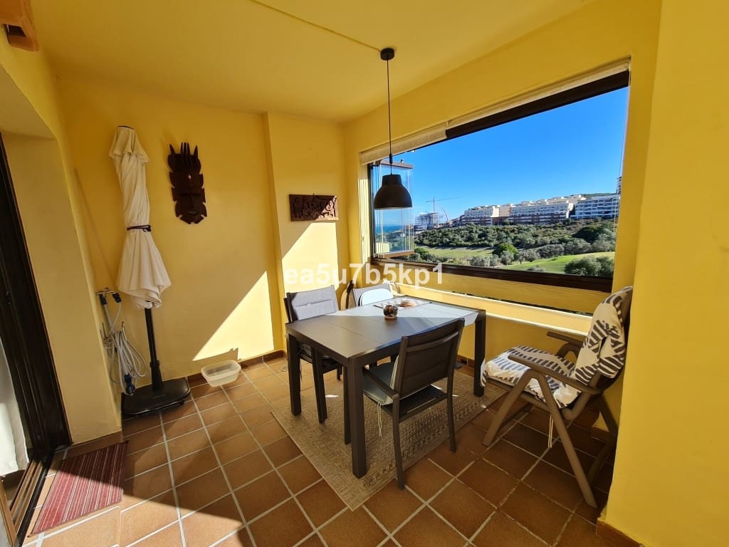 2 slaapkamer Appartement te koop in La Duquesa / Puerto de la Duquesa met zwembad - € 309.800 (Ref: 9506550)