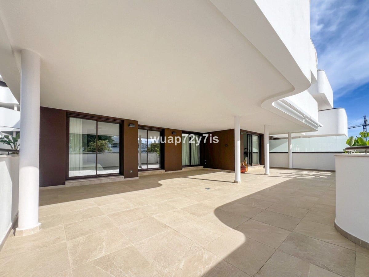 4 bedroom Apartment for sale in Estepona with pool garage - € 850,000 (Ref: 9506631)