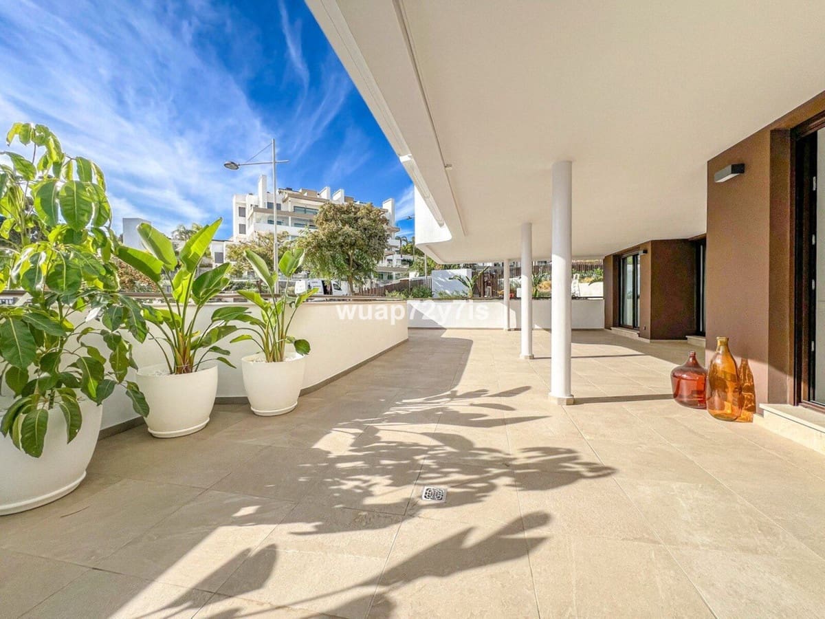 4 bedroom Apartment for sale in Estepona with pool garage - € 850,000 (Ref: 9506631)