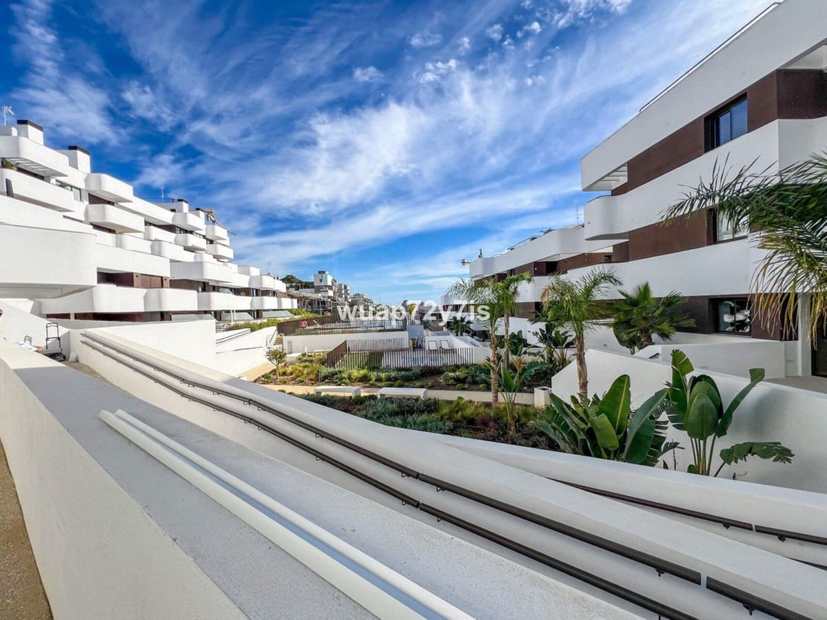 4 bedroom Apartment for sale in Estepona with pool garage - € 850,000 (Ref: 9506631)