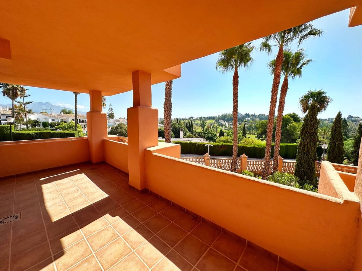 2 bedroom Apartment for sale in El Paraiso with pool - € 335,000 (Ref: 9506802)