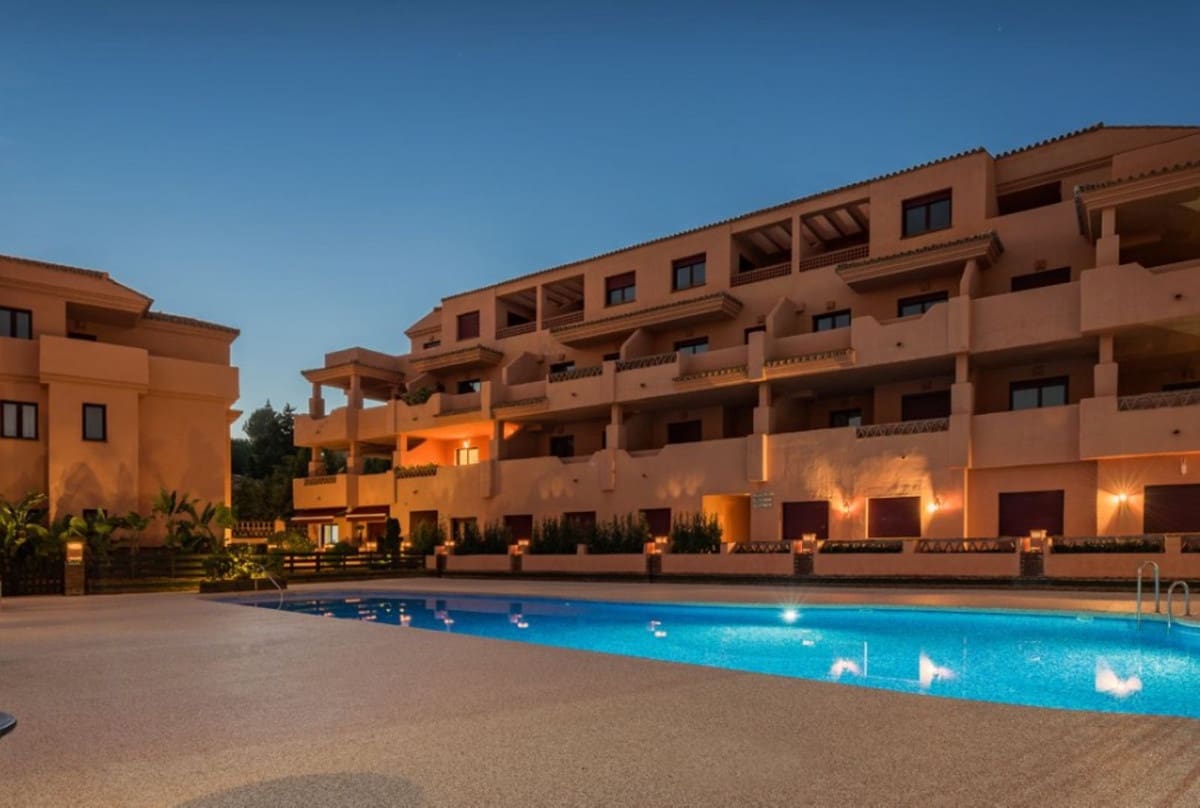 2 bedroom Apartment for sale in El Paraiso with pool - € 335,000 (Ref: 9506802)