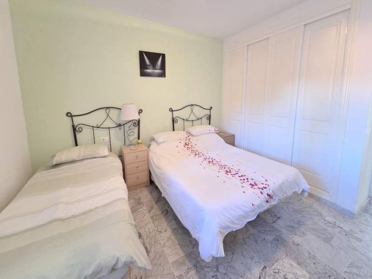 2 chambre Appartement à vendre à La Duquesa / Puerto de la Duquesa avec piscine garage - 280 000 € (Ref: 9508069)