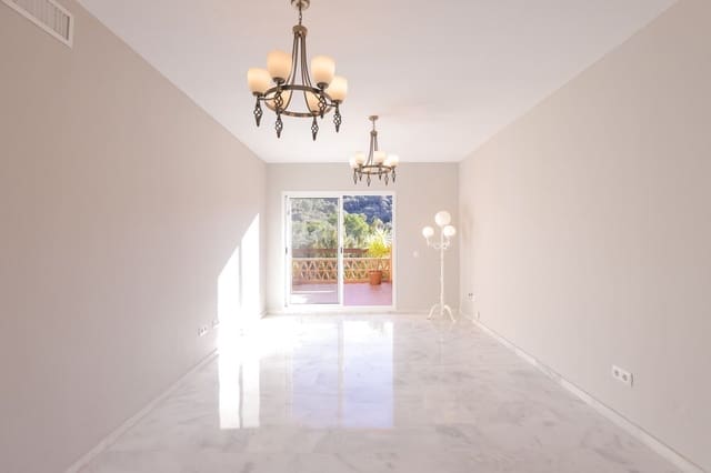 2 slaapkamer Penthouse te koop in La Reserva, Marbella met zwembad garage - € 339.000 (Ref: 9508072)