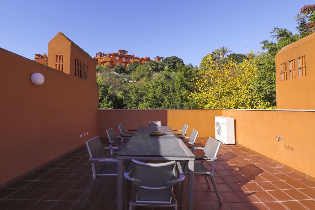 2 slaapkamer Penthouse te koop in La Reserva met zwembad garage - € 339.000 (Ref: 9508072)