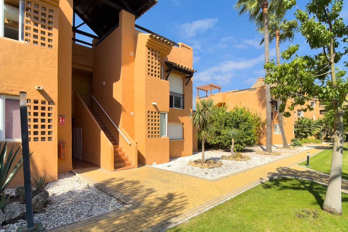 2 bedroom Penthouse for sale in Casares with pool garage - € 275,000 (Ref: 9508073)