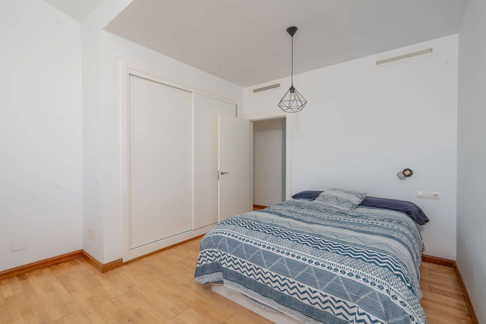 3 soveværelse Villa til salg i Mijas Costa med swimmingpool garage - € 995.000 (Ref: 9508074)