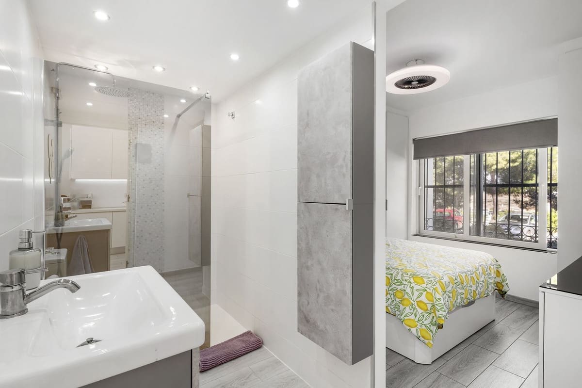 Apartamento de 2 habitaciones en Málaga ciudad en venta con piscina garaje - 375.000 € (Ref: 9508077)