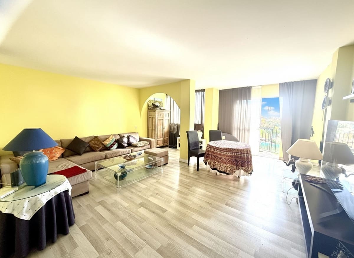 Apartamento de 3 habitaciones en San Pedro de Alcantara en venta con piscina garaje - 295.000 € (Ref: 9508081)